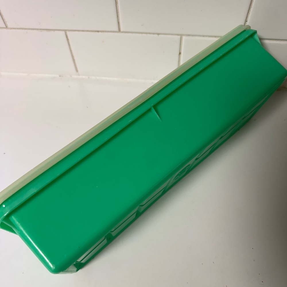 Tupperware Jadeite Green Celery Keeper/Crisper Container vintage